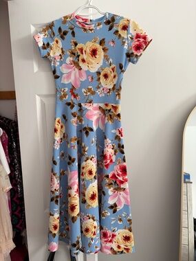 SOOLEY - Blue Floral Midi Dress with Short Sleeves